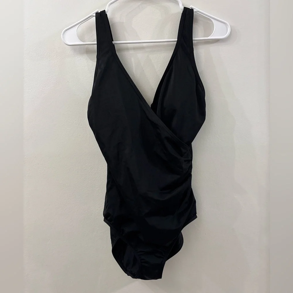 Lands End Black One-Piece Swimsuit - size 6 - padded bra - U back - rouging